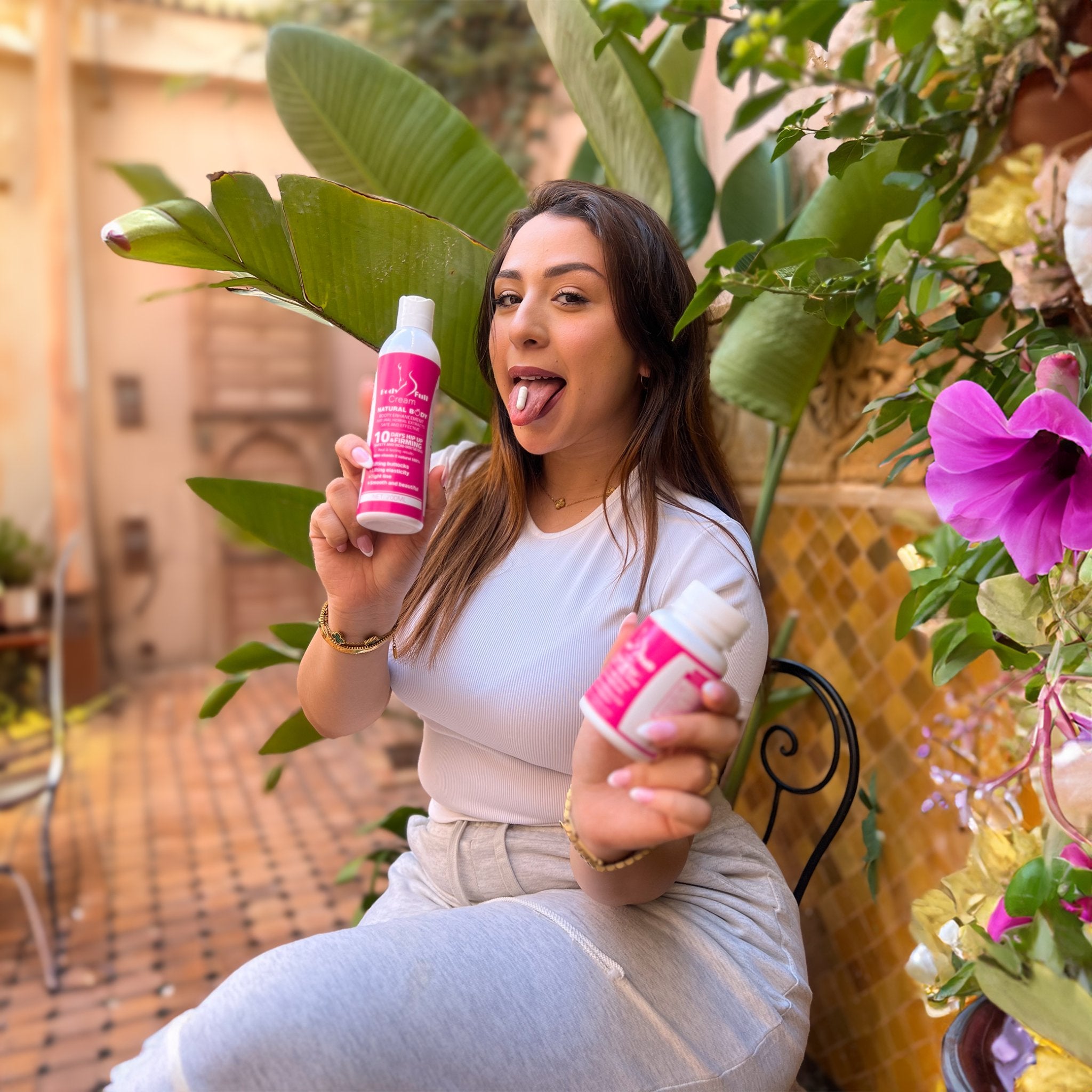 منتج فيلفيا الطبيعي لتكبير المؤخرة والصدر بشكل آمن وفعال، يعزز الأنوثة ويمنحك جسم جذاب ومتناسق بدون مجهود أو عمليات